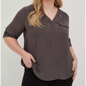 Torrid NWT Harper Iron Dark Grey Button Collarless 3/4 Sleeve Pullover Blouse